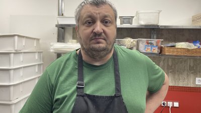 Передають випічку на фронт та у лікарні: як у Дніпрі працює благодійна пекарня Передають випічку на фронт та у лікарні: як у Дніпрі працює благодійна пекарня