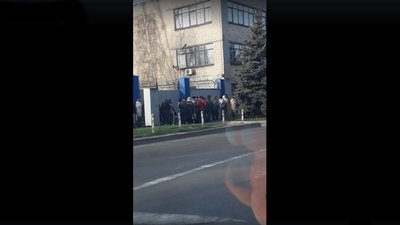 На деяких підприємствах Запоріжжя були посилені заходи пропуску працівників