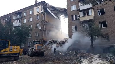 Знеструмлений район та зруйнована цивільна інфраструктура. Наслідки нічного ракетного обстрілу Запоріжжя