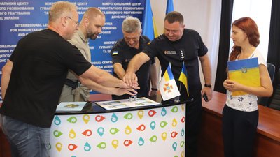 На Харківщині рятувальники погасили благодійну марку "Пес Патрон" На Харківщині рятувальники погасили благодійну марку "Пес Патрон"