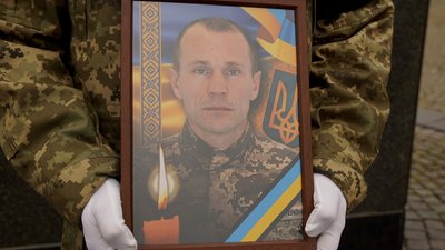 В Ужгороді попрощалися із загиблим захисником Олександром Поповичем