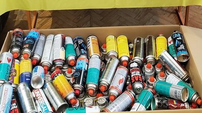 Кияни передали для ЗСУ понад 400 туристичних газових балончиків