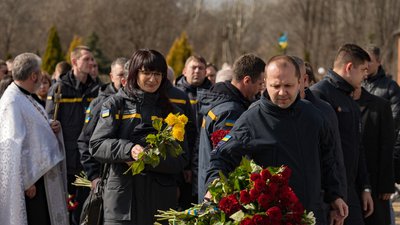"Вона дуже вірила у Перемогу". Друзі та колеги згадують загиблу речницю ДСНС Дніпропетровщини Євгенію Дудку "Вона дуже вірила у Перемогу". Друзі та колеги згадують загиблу речницю ДСНС Дніпропетровщини Євгенію Дудку