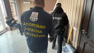 Видавали себе за працівників податкової: у Запоріжжі судитимуть групу чоловіків