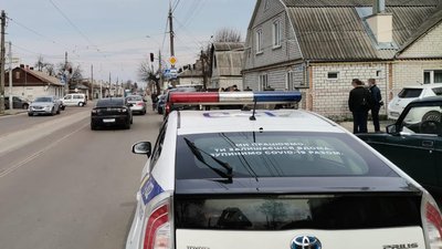 У Житомирі у вуличному конфлікті таксист отримав ножове поранення