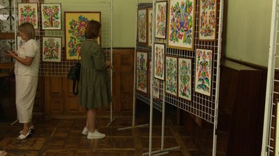 Виставка самчиківського розпису відкрилася на Хмельниччині