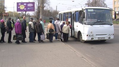 Півтори години чекають автобус: лучани не можуть дістатись до дачних масивів