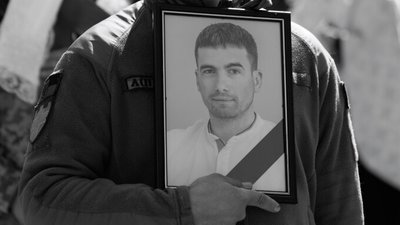 У Луцьку попрощалися з загиблими на війні Олександром Гнатюком і Миколою Маргасюком У Луцьку попрощалися з загиблими на війні Олександром Гнатюком і Миколою Маргасюком
