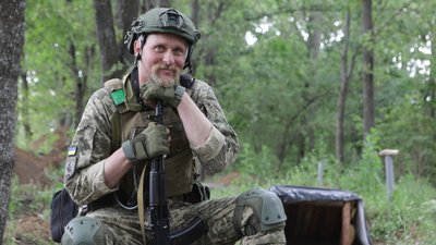 Військовослужбовець ЗСУ Військовослужбовець ЗСУ