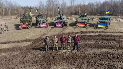 До "бойових кицьок" долучився "слон". Україна отримала танки Challenger від Великої Британії