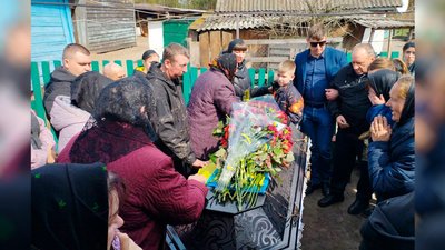 На Чернігівщині попрощалися зі старшим солдатом Юрієм Пильником На Чернігівщині попрощалися зі старшим солдатом Юрієм Пильником