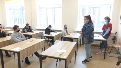 Випускниця з Новомосковська отримала 200 балів з математики та 199 з української мови Випускниця з Новомосковська отримала 200 балів з математики та 199 з української мови