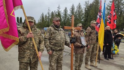 У Тернополі попрощалися з волонтером, військовослужбовцем Віталієм Заверухою У Тернополі попрощалися з волонтером, військовослужбовцем Віталієм Заверухою