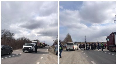 У Запорізькій області протестувальники перекрили трасу. Вимагають дати воду У Запорізькій області протестувальники перекрили трасу. Вимагають дати воду