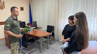 Рідним полеглого захисника Юрія Завадяка вручили орден "За мужність"