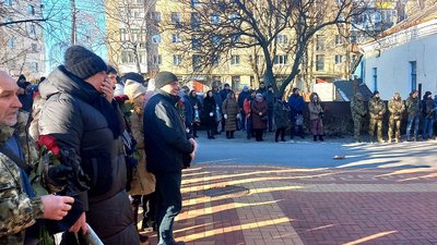 У Сумах попрощалися із загиблим воїном Віталієм Кучковим У Сумах попрощалися із загиблим воїном Віталієм Кучковим