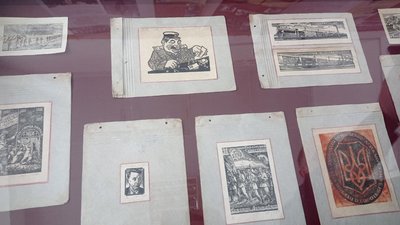 У Тернополі показали архів ОУН, який знайшли в бідонах