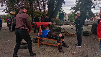 "Юніор Стронґмен" та "Карпатський ведмідь": в Ужгороді відбулися два турніри зі стронґмену "Юніор Стронґмен" та "Карпатський ведмідь": в Ужгороді відбулися два турніри зі стронґмену