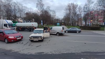 На Конякіна в Луцьку – аварія за участю двох авто На Конякіна в Луцьку – аварія за участю двох авто