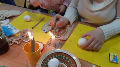 У вінницькому музеї переселенців безкоштовно навчають писанкарству У вінницькому музеї переселенців безкоштовно навчають писанкарству