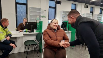 Антоніну Цуркан вітають з успішно складеним іспитом з водіння Антоніну Цуркан вітають з успішно складеним іспитом з водіння