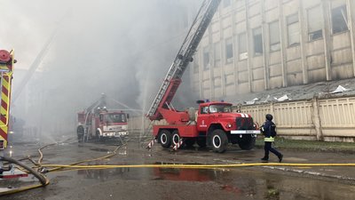 Наслідки ракетного удару по підприємству у Холодногірському районі Харкова