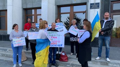 У Тернополі протестували проти реорганізації гімназії У Тернополі протестували проти реорганізації гімназії