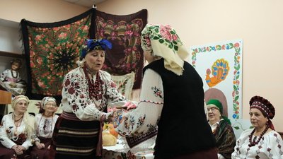 Українські пісні, танці та ворожіння: як у вінницькому терцентрі святкували Андріївські вечорниці Українські пісні, танці та ворожіння: як у вінницькому терцентрі святкували Андріївські вечорниці