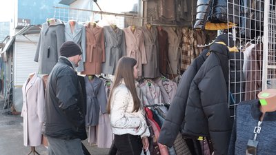 У Чернівцях частина підприємців Калинівського ринку працює попри "червону" зону