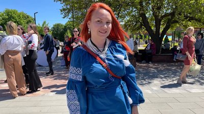 "Вишиваємо перемогу": у Черкасах під час фотосесії збирали гроші для ЗСУ "Вишиваємо перемогу": у Черкасах під час фотосесії збирали гроші для ЗСУ