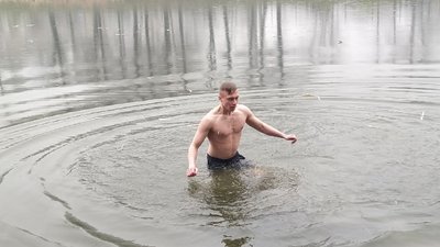 У львівському парку організували пірнання на Водохреща: як це було У львівському парку організували пірнання на Водохреща: як це було