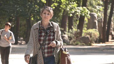 Переселенка в черкаському парку в’яже іграшки просто неба Переселенка в черкаському парку в’яже іграшки просто неба
