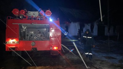 На Косівщині чоловік з ножем накинувся на своїх батьків та підпалив їхній будинок — поліція На Косівщині чоловік з ножем накинувся на своїх батьків та підпалив їхній будинок — поліція
