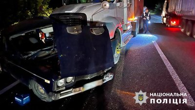 На Одещині внаслідок зіткнення легковика з вантажівкою загинула жінка