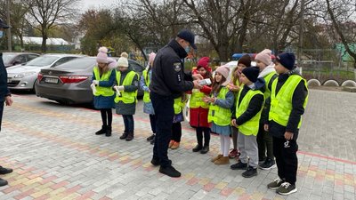 Правоохоронці Тернополя навчали школярів правилам дорожнього руху Правоохоронці Тернополя навчали школярів правилам дорожнього руху