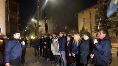 Франківські нацгвардійці на протесті вимагають взяти під варту радника секретаря РНБО Франківські нацгвардійці на протесті вимагають взяти під варту радника секретаря РНБО
