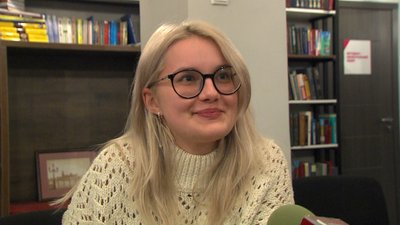 У Центральнiй публічній бiблiотецi Запорiжжя відбувся майстер-клас у техніці Art-Vine У Центральнiй публічній бiблiотецi Запорiжжя відбувся майстер-клас у техніці Art-Vine
