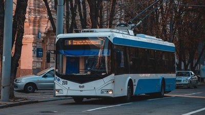 У Дніпрі суд визнав протиправним рішення щодо обмеження пільгового проїзду на час карантину