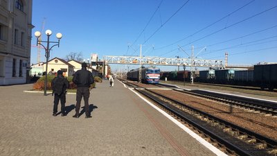 На вокзалі у Луцьку двоє пасажирів без COVID-сертифікатів відмовилися залишати вагон