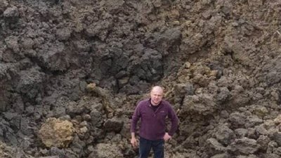 Фото з місця падіння уламків Фото з місця падіння уламків