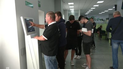 Приїхав — черга: рівнянин три тижні не міг взяти талон у сервісному центрі на іспит для підвищення водійської категорії Приїхав — черга: рівнянин три тижні не міг взяти талон у сервісному центрі на іспит для підвищення водійської категорії