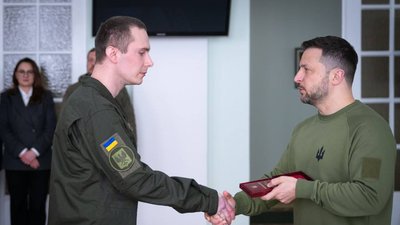 Президент України вручив нагороди до другої річниці звільнення Чернігівщини Президент України вручив нагороди до другої річниці звільнення Чернігівщини