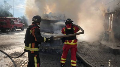 FPV-дрон влучив у автомобіль швидкої допомоги у Кушугумі