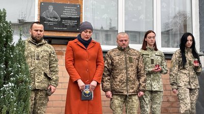 У Черкасах відкрили меморіальну дошку загиблому Історику