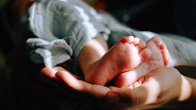 "Майже після опівночі": у Чернівцях першою у 2024 році народилась дівчинка