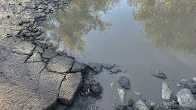 Руйнується найдовша дорога Кіровоградщини. Чи планують ремонт і що кажуть про дорогу місцеві жителі Руйнується найдовша дорога Кіровоградщини. Чи планують ремонт і що кажуть про дорогу місцеві жителі