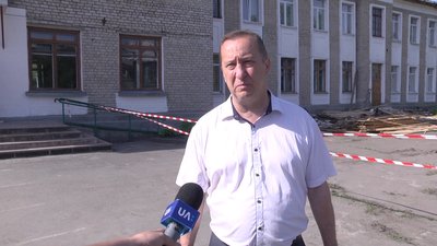 У школі на Житомирщині за три мільйони гривень замінять дах, який протікав останні 5 років У школі на Житомирщині за три мільйони гривень замінять дах, який протікав останні 5 років