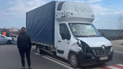 На Тернопільщині сталася ДТП: рух транспорту ускладнений На Тернопільщині сталася ДТП: рух транспорту ускладнений