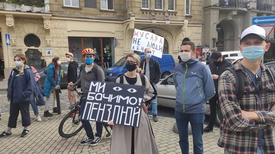 Пікет під будівлею поліції: у Львові вимагають відставки Авакова Пікет під будівлею поліції: у Львові вимагають відставки Авакова
