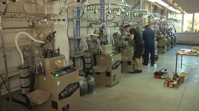 У Львові відновила виробництво рубіжанська панчішна фабрика, яку знищили на Луганщині У Львові відновила виробництво рубіжанська панчішна фабрика, яку знищили на Луганщині